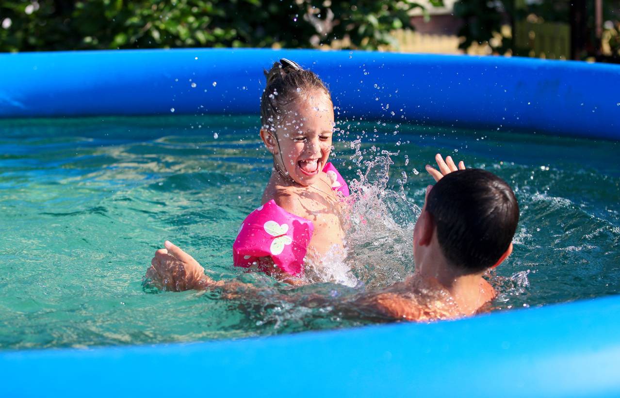 piscine jardin enfant